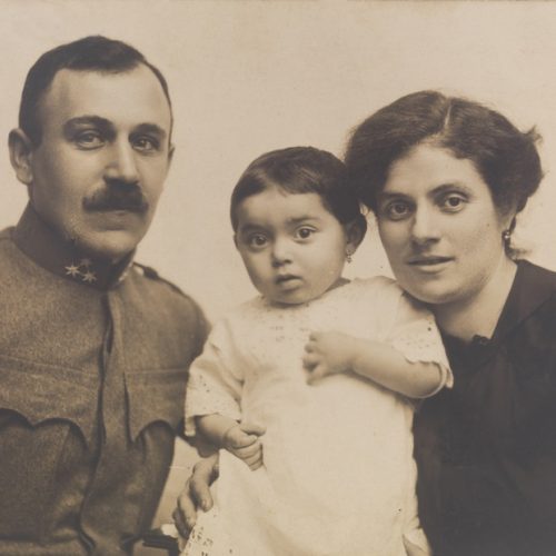Magda Fisher. con sus padres